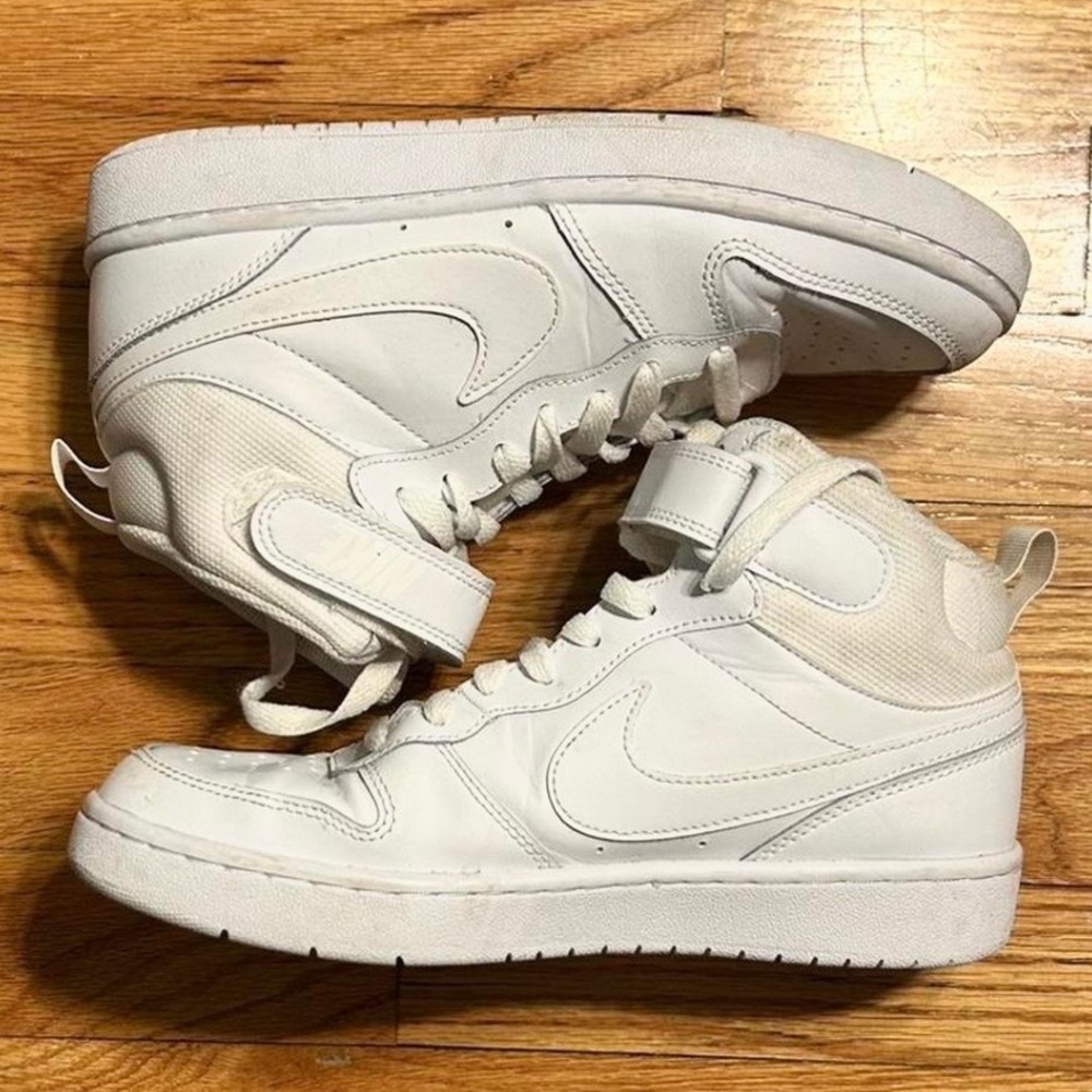 Nike Youth Court Borough Mid 2 High Top Sneakers  youth size 6.5 (see tag)